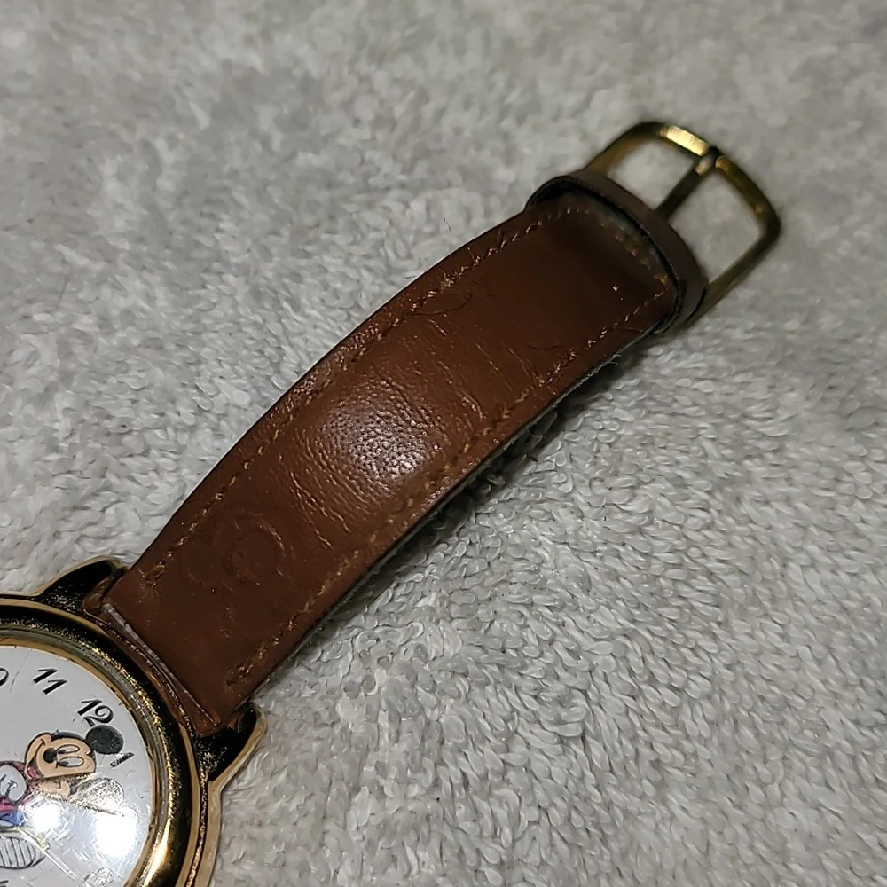 Vintage Lorus by Seiko Mickey Mouse Marching Musical Watch Women Gold‎ Tone V421